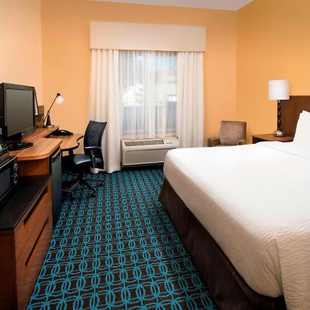 Fairfield Inn & Suites וות'רפורד מראה חיצוני תמונה