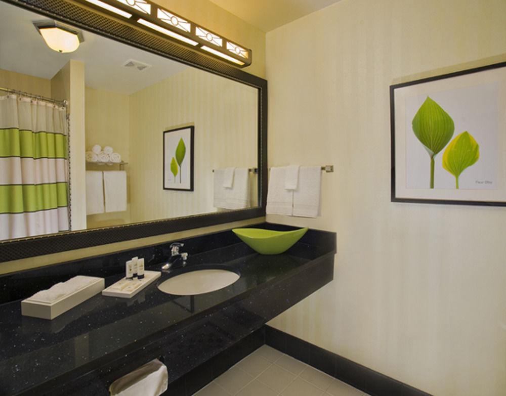 Fairfield Inn & Suites וות'רפורד מראה חיצוני תמונה