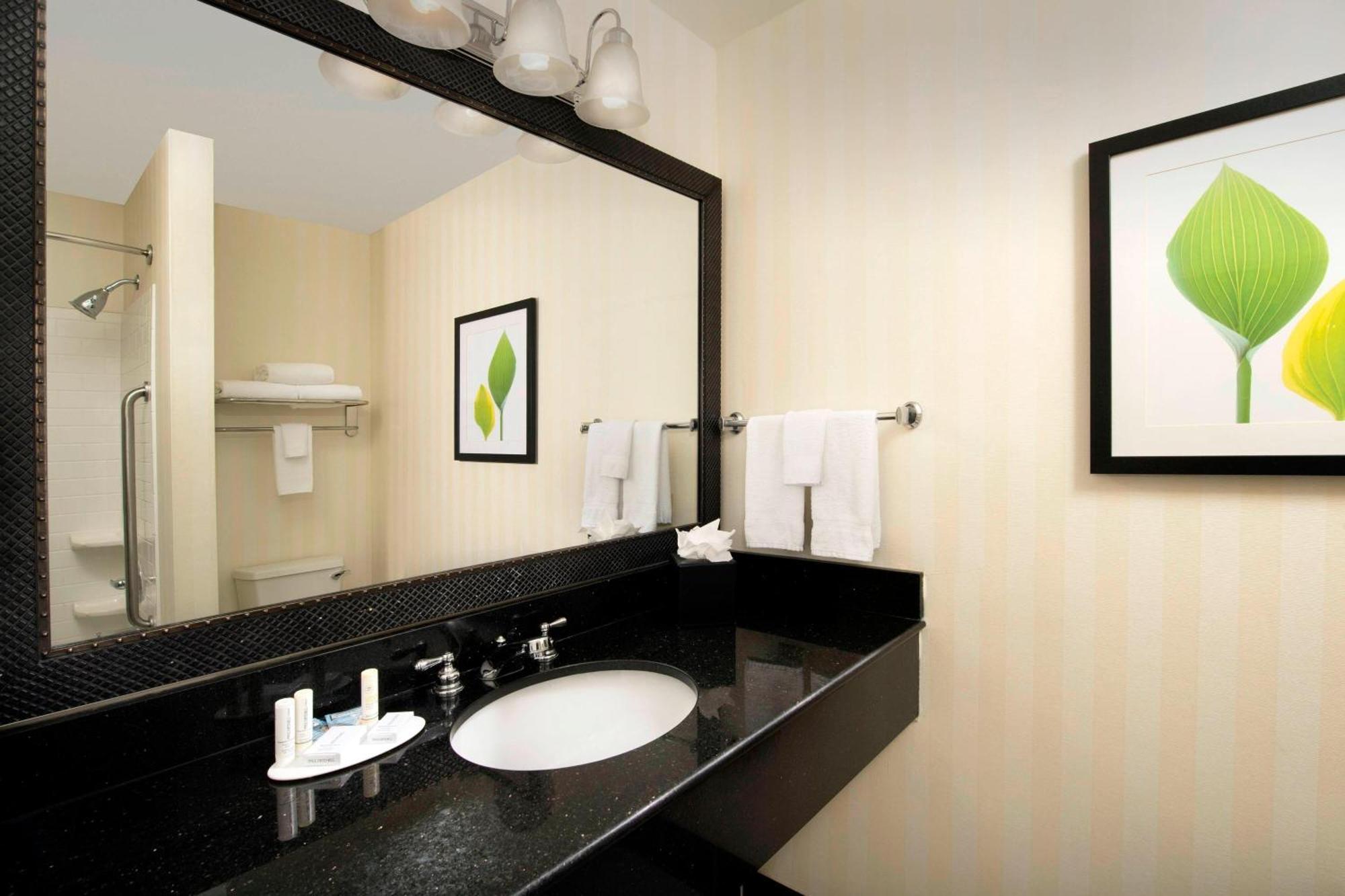 Fairfield Inn & Suites וות'רפורד מראה חיצוני תמונה