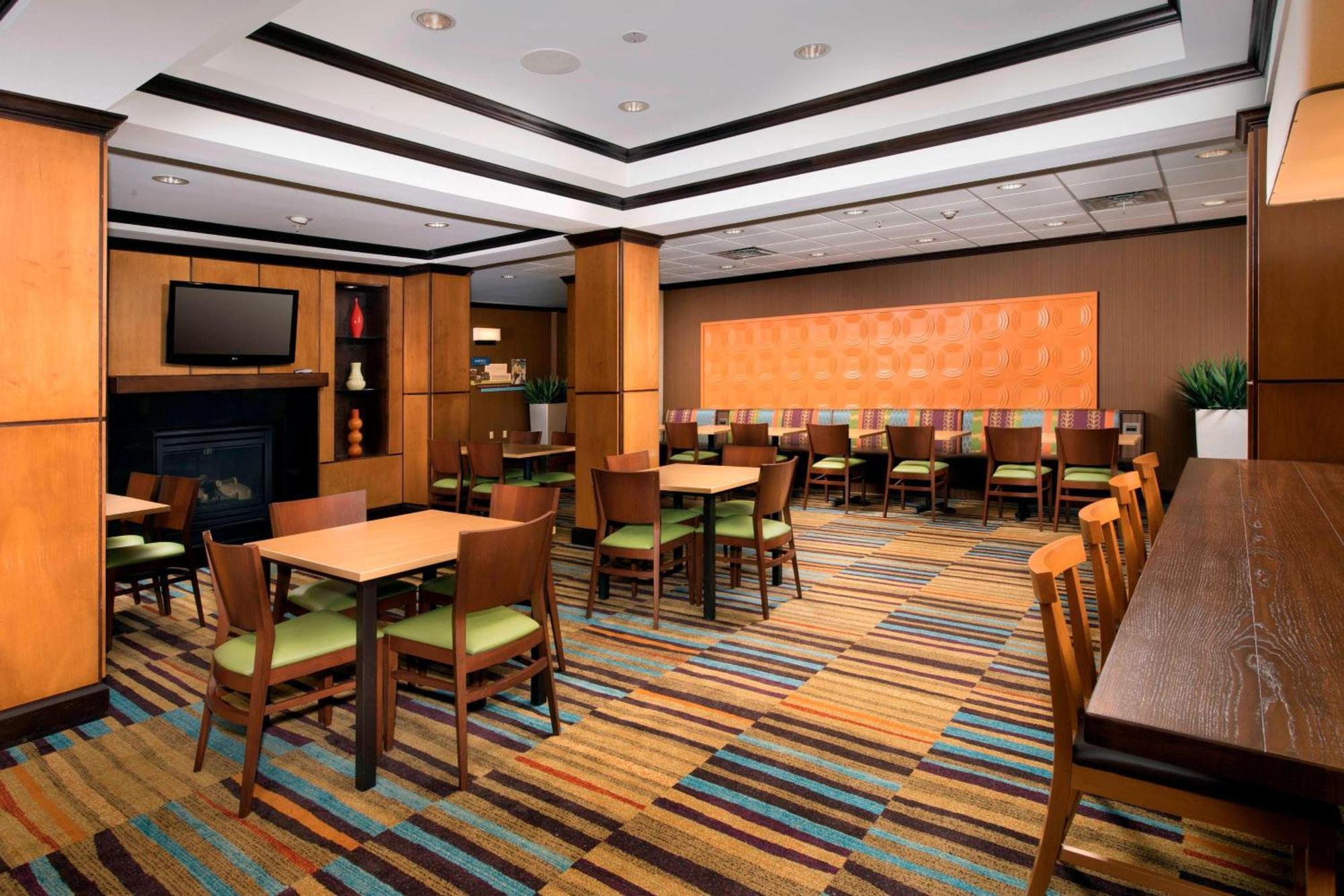 Fairfield Inn & Suites וות'רפורד מראה חיצוני תמונה