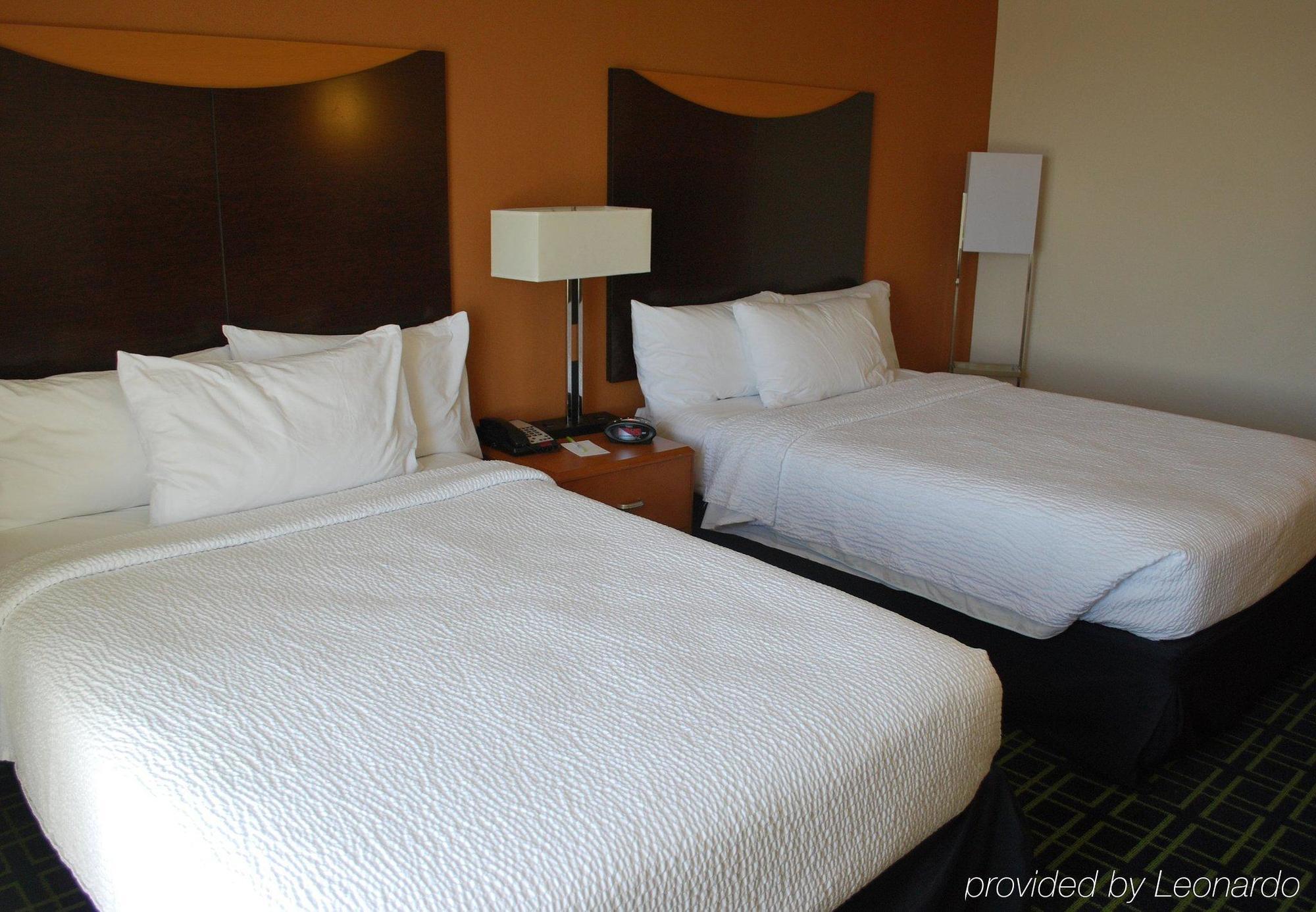 Fairfield Inn & Suites וות'רפורד מראה חיצוני תמונה