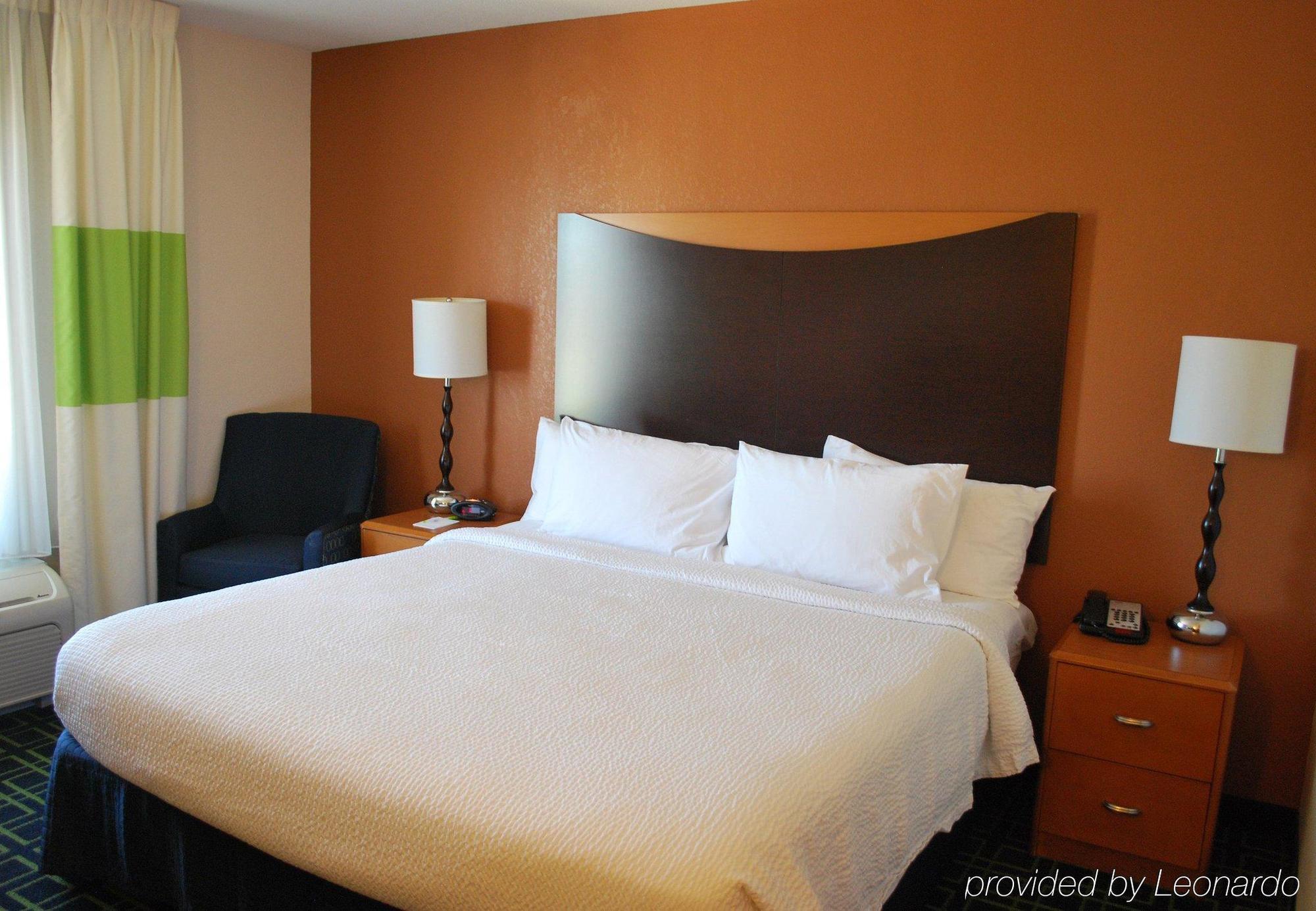 Fairfield Inn & Suites וות'רפורד מראה חיצוני תמונה