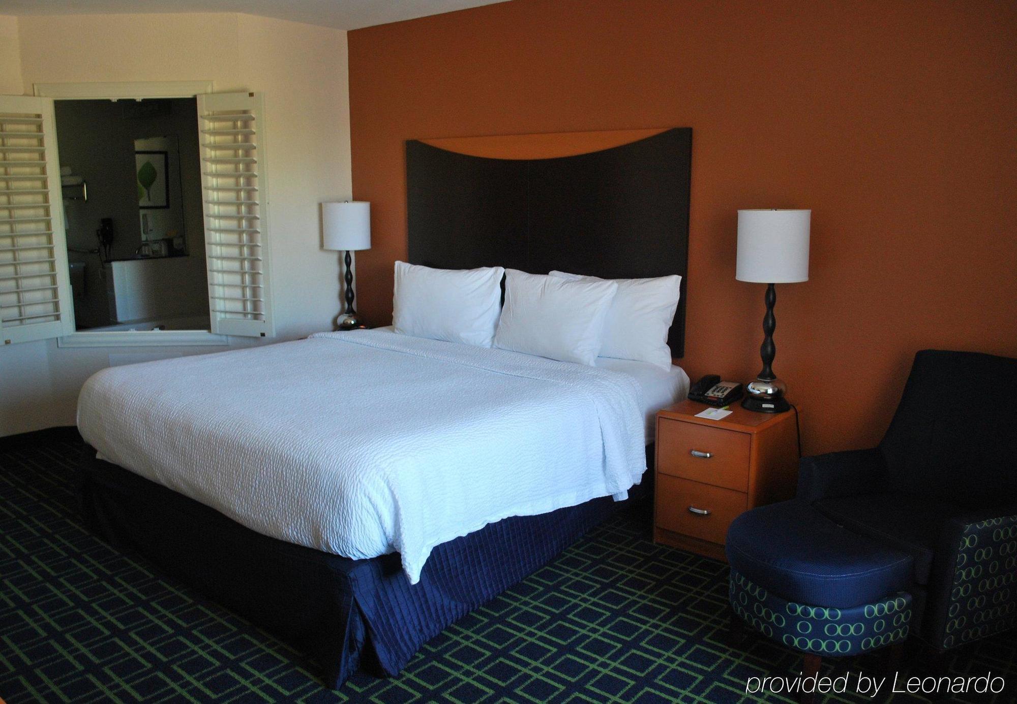 Fairfield Inn & Suites וות'רפורד מראה חיצוני תמונה