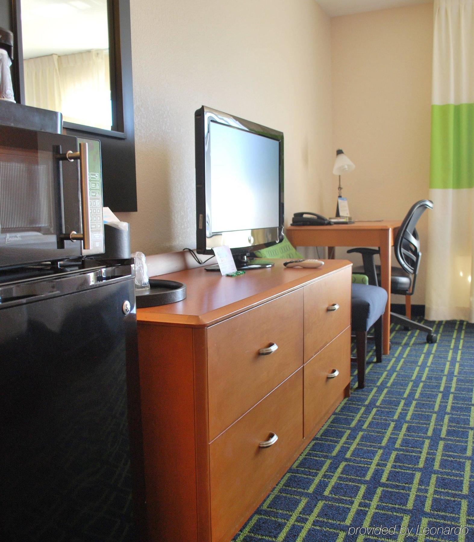 Fairfield Inn & Suites וות'רפורד מראה חיצוני תמונה