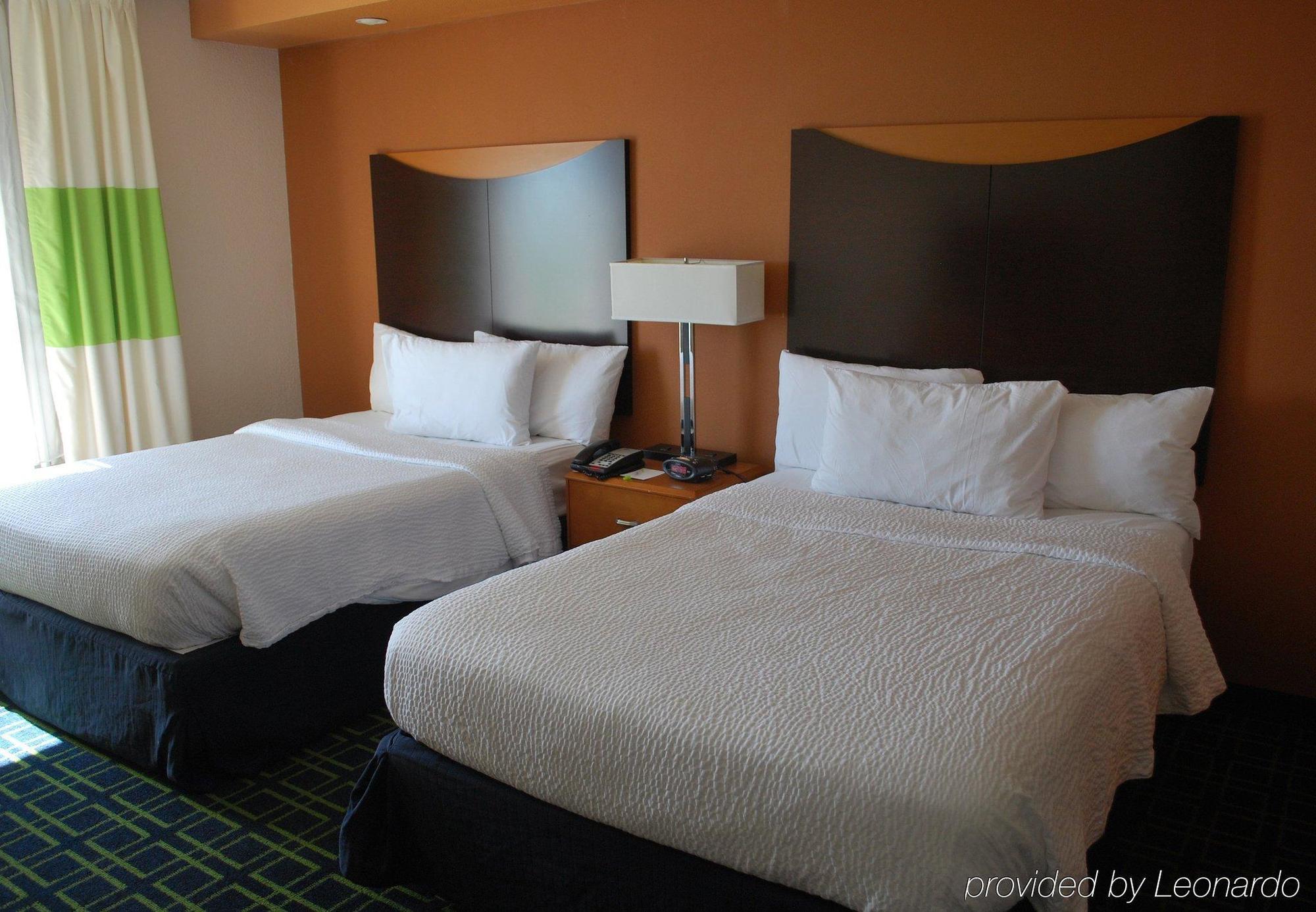 Fairfield Inn & Suites וות'רפורד מראה חיצוני תמונה