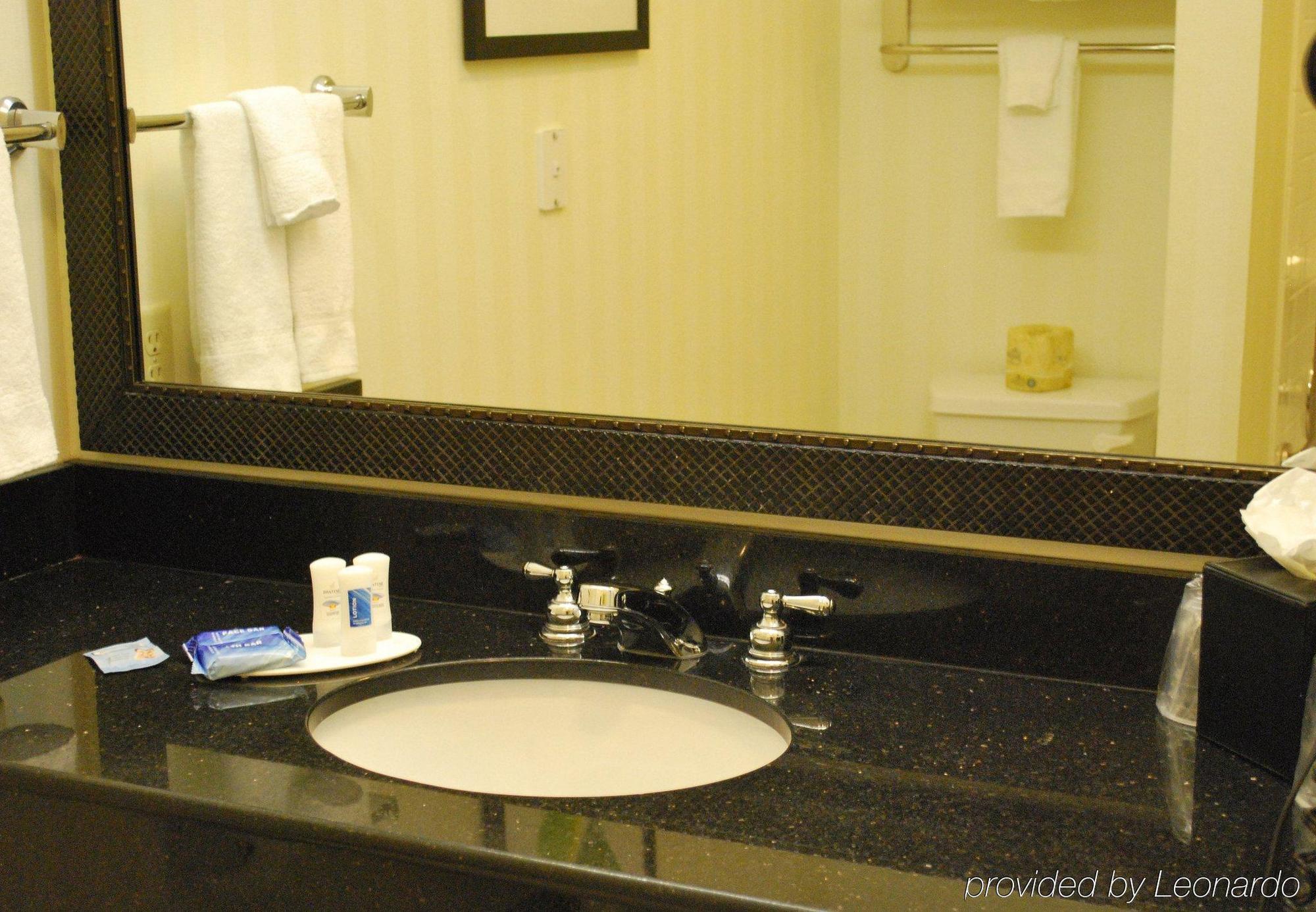 Fairfield Inn & Suites וות'רפורד מראה חיצוני תמונה