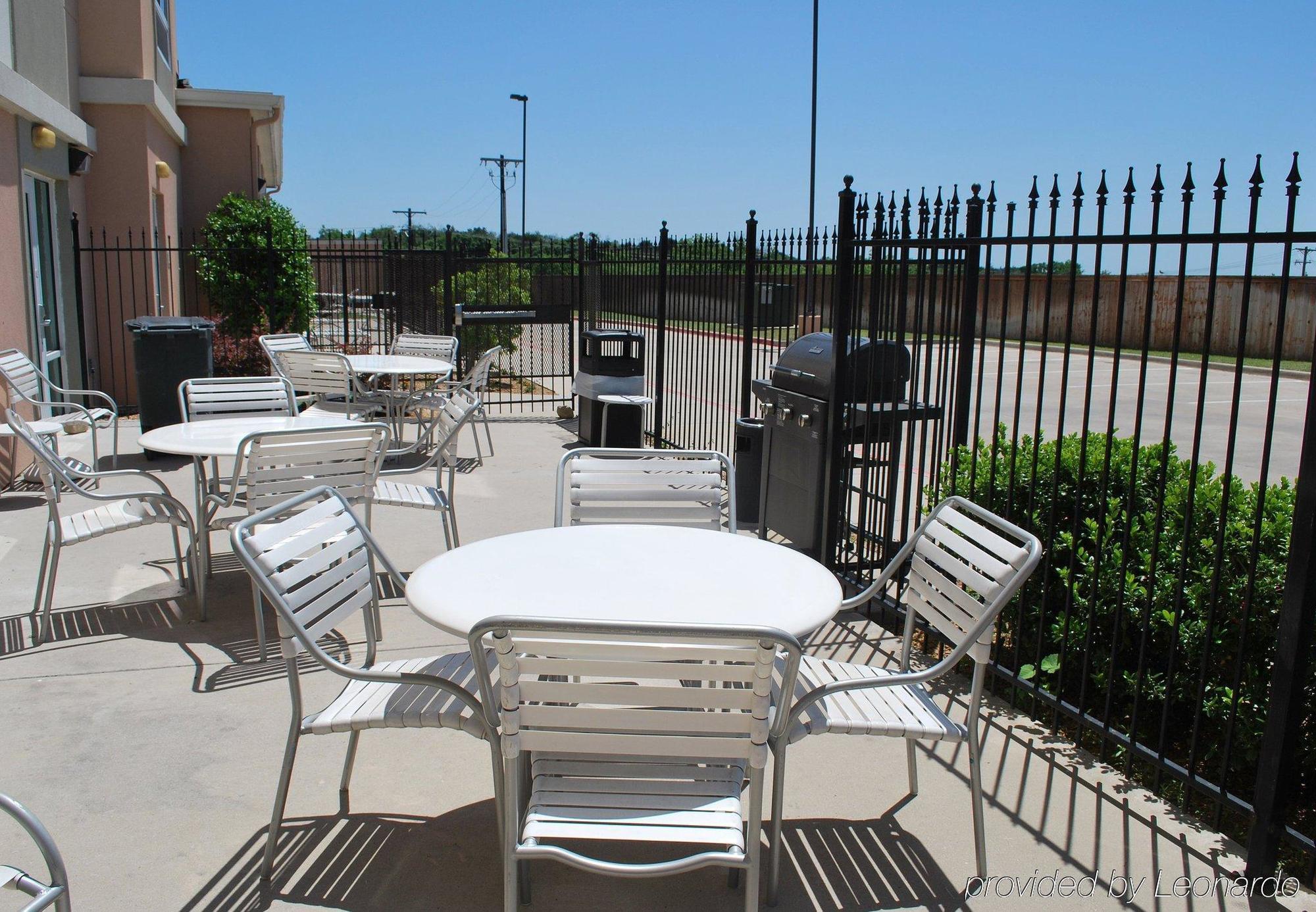 Fairfield Inn & Suites וות'רפורד מראה חיצוני תמונה