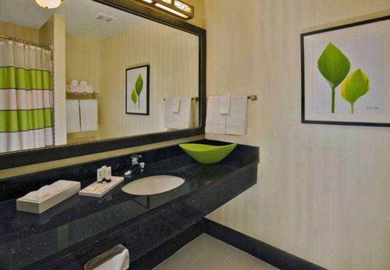 Fairfield Inn & Suites וות'רפורד מראה חיצוני תמונה